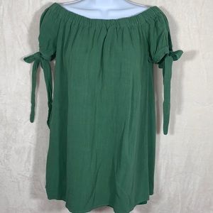 Lulus off the shoulder top. Size Small